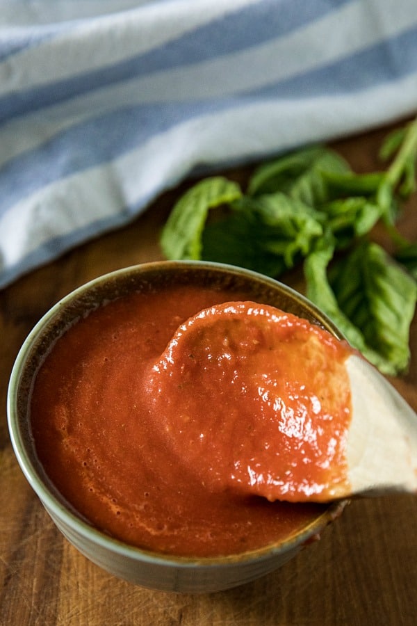 Easy pizza sauce with San Marzano tomatoes, olive oil and seasonings is ready to go in under 5 minutes.#mustlovehomecooking #pizzasaucerecipe