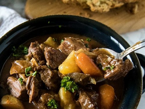 Easy Guinness Beef Stew is a hearty meal, with chunks of beef, potatoes and carrots that are slow simmered in a bottle of Guinness Stout. This makes a rich and cozy stew with a gravy that's irresistibly tasty. #mustlovehomecooking #guinnessbeefstew #stpatricksdayrecipes