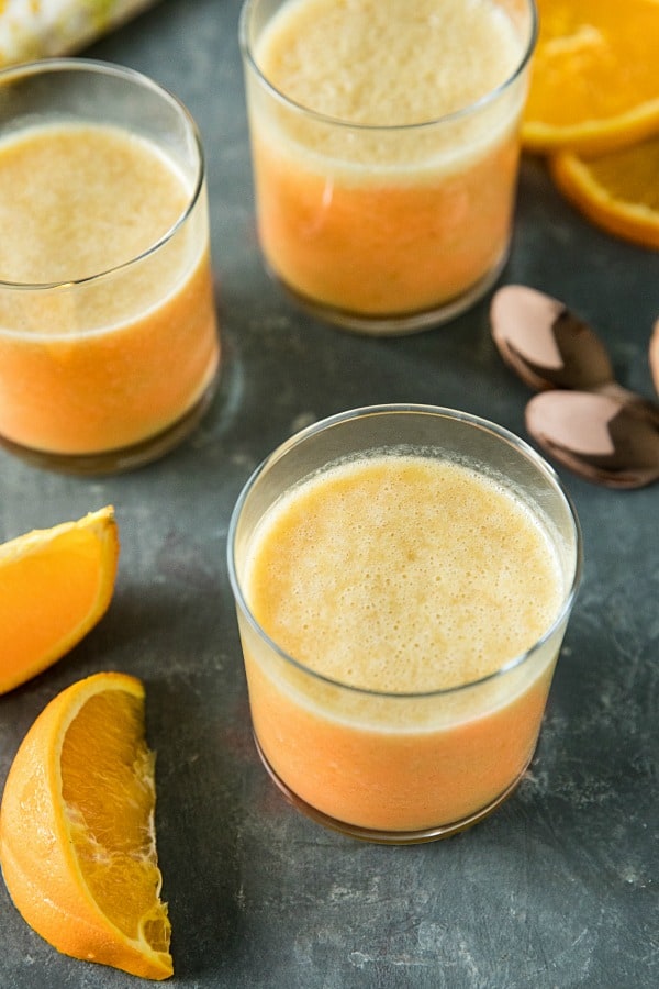 A healthy and anti-inflammatory smoothie made with FRESH oranges, pineapple and cinnamon. Vegan, non-dairy and sugar-free! #mustlovehomecooking #smoothierecipe