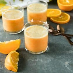 A healthy and anti-inflammatory smoothie made with FRESH oranges, pineapple and cinnamon. Vegan, non-dairy and sugar-free! #mustlovehomecooking #smoothierecipe