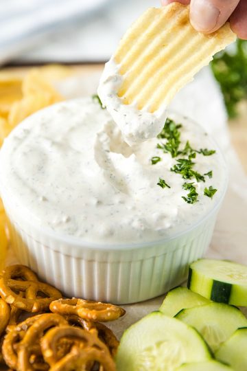 Seriously Good Sour Cream Chip Dip - simple and tasty, it's prepped in only minutes. #mustlovehomecooking #diprecipes #partyrecipes