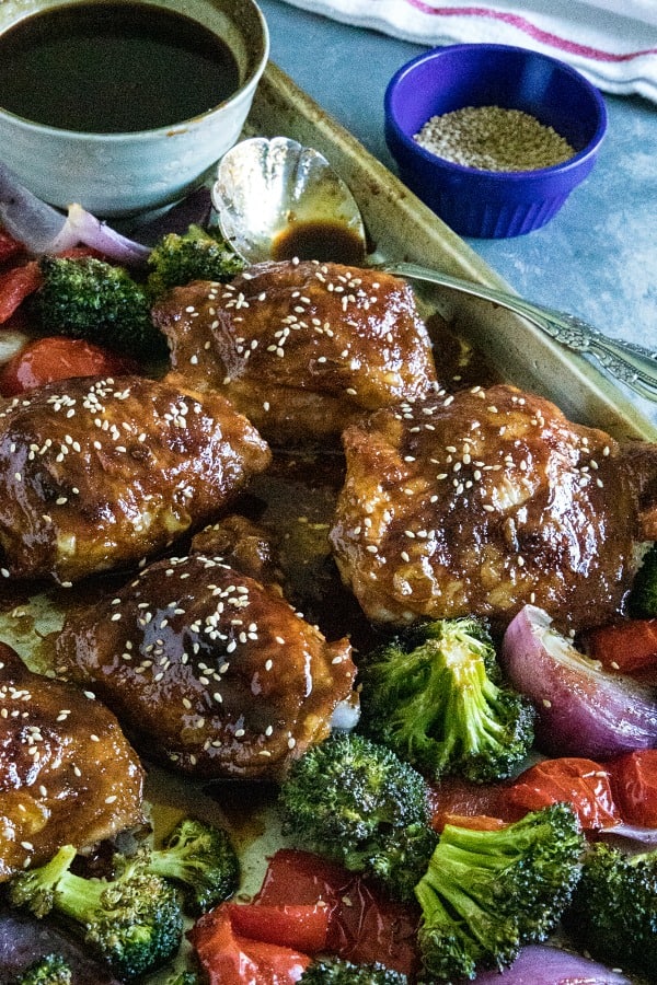 Sheet Pan Sesame Chicken with broccoli, peppers and an addictive tangy sauce. A crave worthy alternative to take-out!#mustlovehome