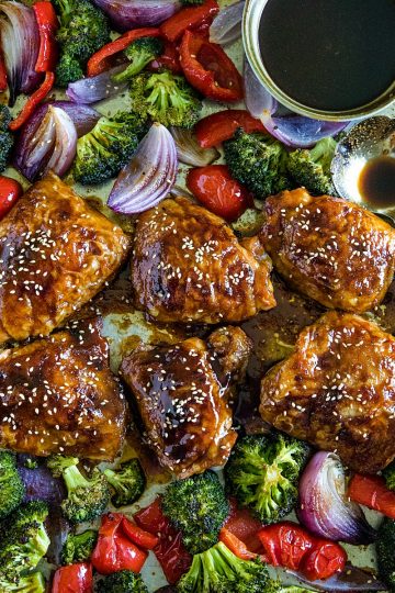 Sheet Pan Sesame Chicken with broccoli, peppers and an addictive tangy sauce. A crave worthy alternative to take-out!#mustlovehome