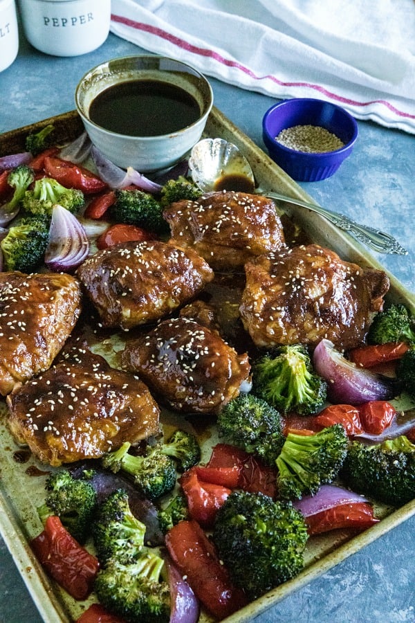 Sheet Pan Sesame Chicken with broccoli, peppers and an addictive tangy sauce. A crave worthy alternative to take-out!#mustlovehome