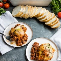 Easy Beef and Cheese Ravioli Bake is dinner made easy. It's a beefy, cheesy casserole made with 5 simple ingredients and a dash of spices. Hot from the oven in under an hour! #mustlovehomecooking