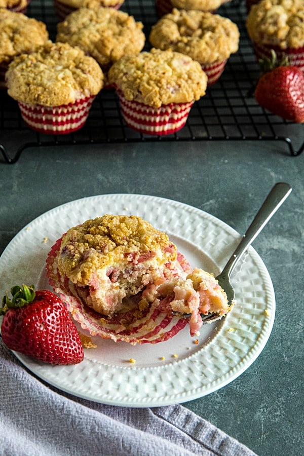 Strawberry Cheesecake Muffins are studded with fresh strawberries, have a luscious swirl of cheesecake in the middle and are topped with a thick layer of buttery streusel. Life changing! #mustlovehomecooking