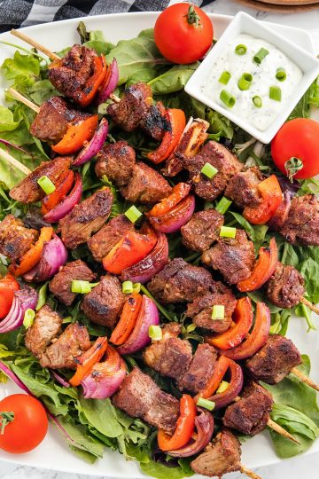 Smoky Chili Beef Shish Kebab with peppers, onions and an amazingly flavorful marinade are perfect for using inexpensive cuts of meat. They're great for grilling or the broiler! #mustlovehomecooking