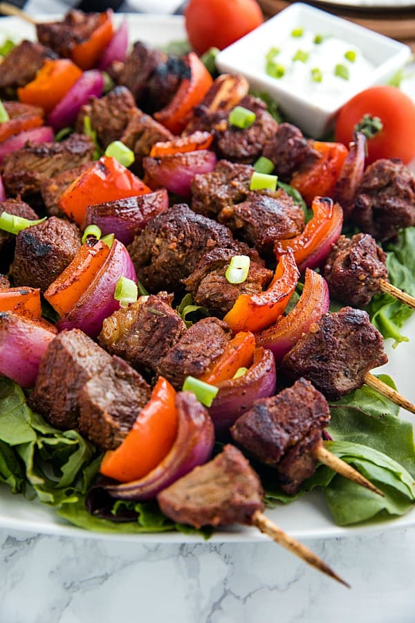 Smoky Chili Beef Shish Kebab with peppers, onions and an amazingly flavorful marinade are perfect for using inexpensive cuts of meat. They're great for grilling or the broiler! #mustlovehomecooking