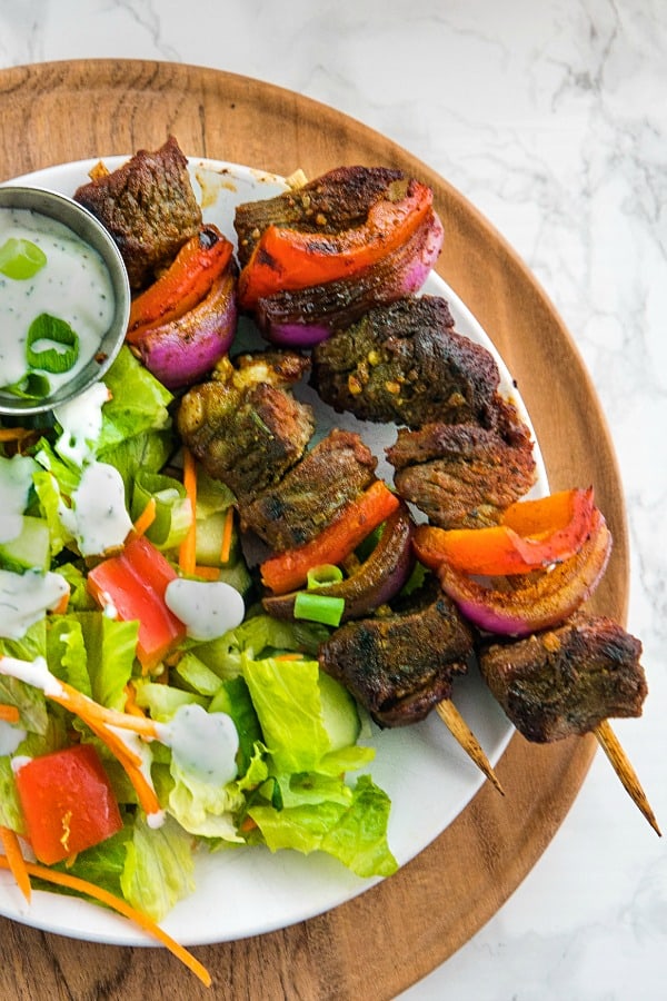 Smoky Chili Beef Shish Kebab with peppers, onions and an amazingly flavorful marinade are perfect for using inexpensive cuts of meat. They're great for grilling or the broiler! #mustlovehomecooking