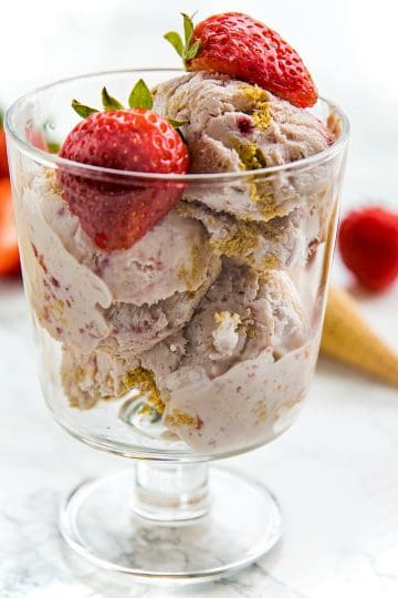 No Churn Strawberry Graham Cracker Ice Cream, with the nutty, sweet flavor of graham crackers, takes minutes to prep with only 8 easy ingredients. #mustlovehomecooking