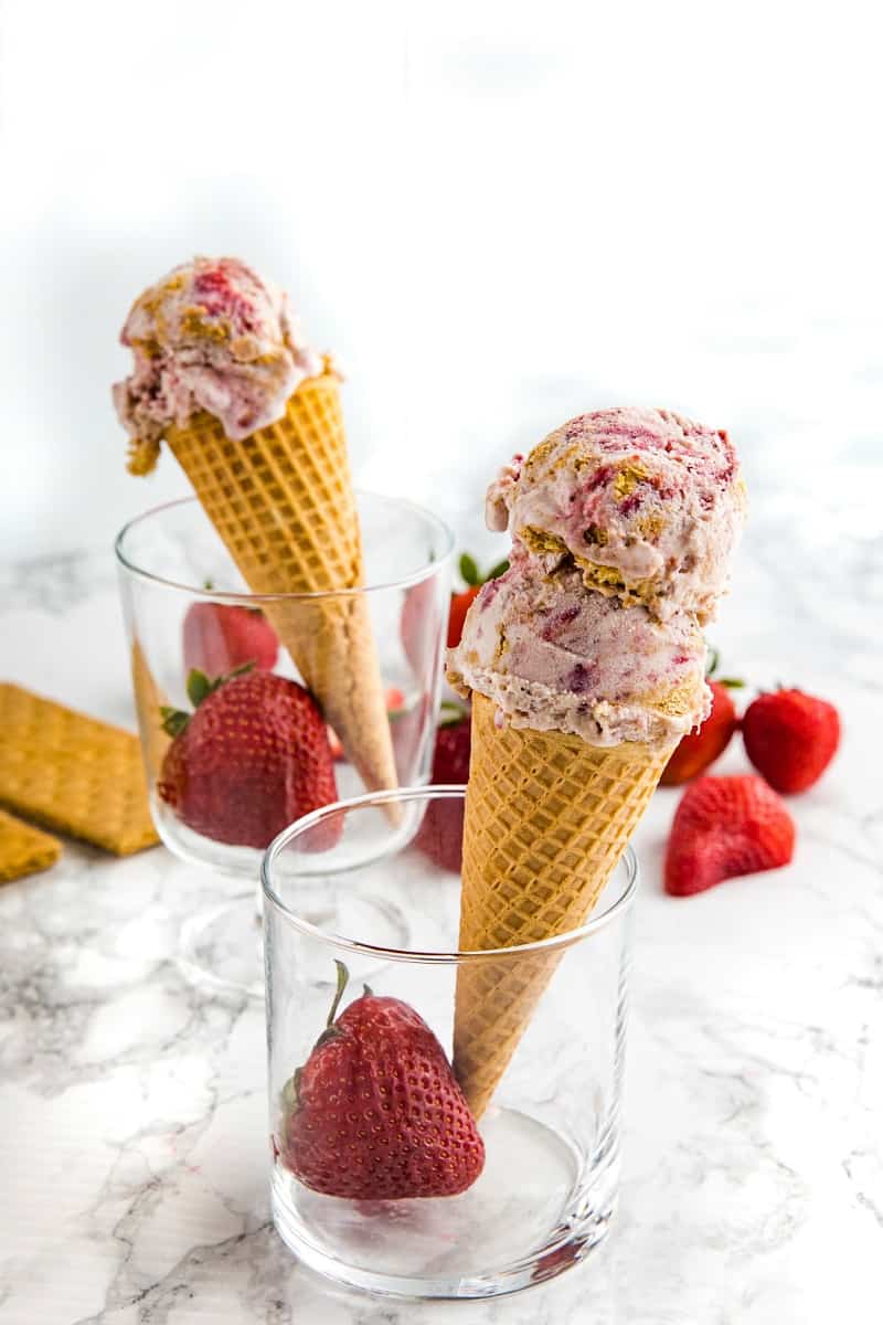 No Churn Strawberry Graham Cracker Ice Cream, with the nutty, sweet flavor of graham crackers, takes minutes to prep with only 8 easy ingredients. #mustlovehomecooking