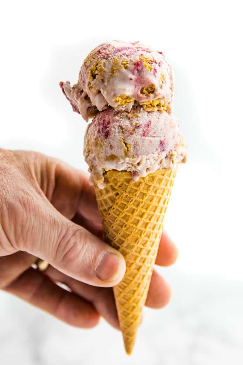 No Churn Strawberry Graham Cracker Ice Cream, with the nutty, sweet flavor of graham crackers, takes minutes to prep with only 8 easy ingredients. #mustlovehomecooking