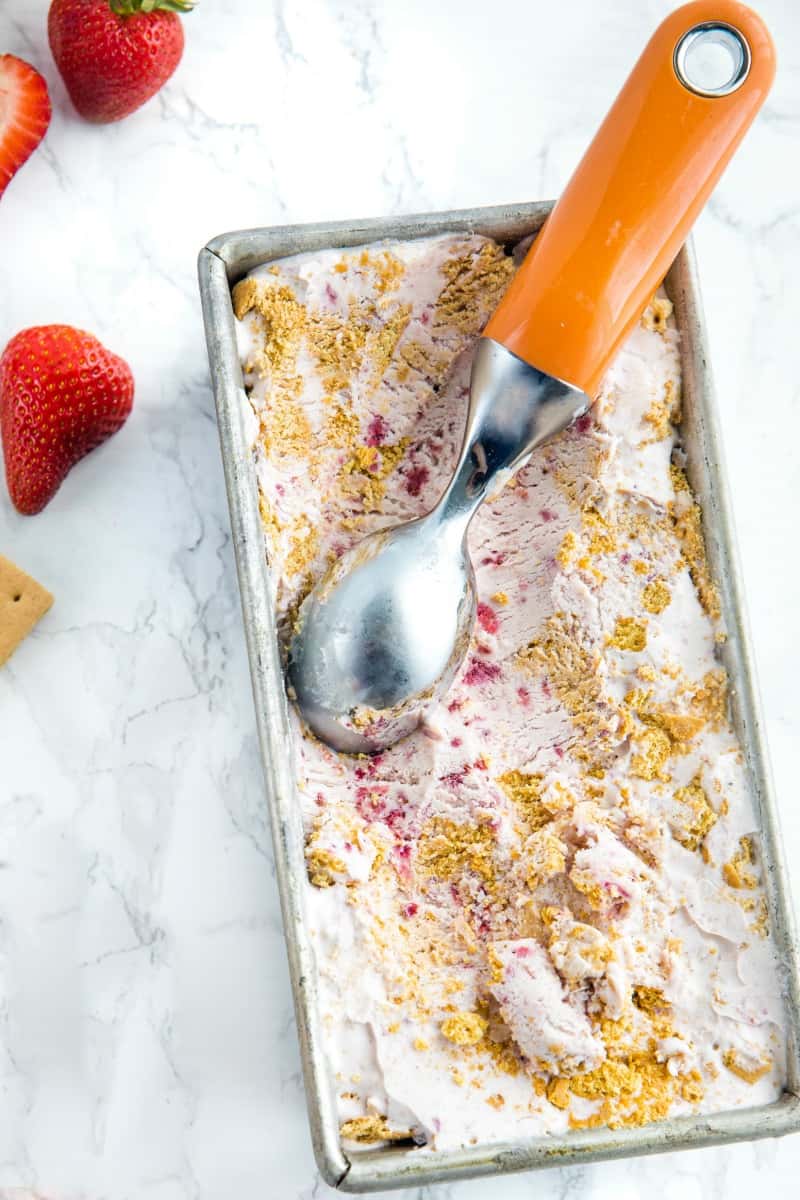 No Churn Strawberry Graham Cracker Ice Cream, with the nutty, sweet flavor of graham crackers, takes minutes to prep with only 8 easy ingredients. #mustlovehomecooking