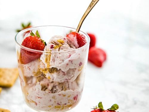 No Churn Strawberry Graham Cracker Ice Cream, with the nutty, sweet flavor of graham crackers, takes minutes to prep with only 8 easy ingredients. #mustlovehomecooking