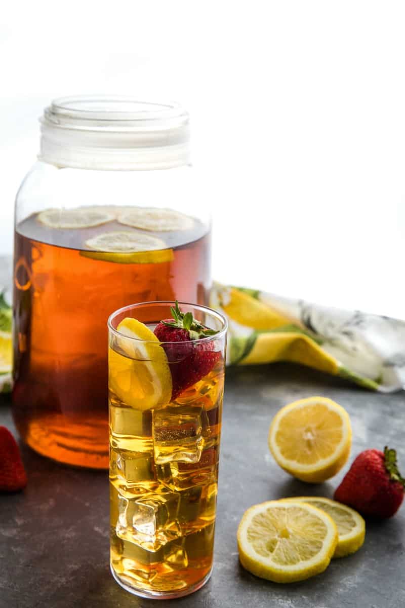 Taste the sunshine with refreshing Homemade Sun Tea. It's easy, with only a minute of prep! #mustlovehomecooking