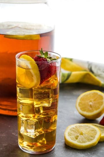 Taste the sunshine with refreshing Homemade Sun Tea. It's easy, with only a minute of prep! #mustlovehomecooking