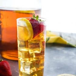 Taste the sunshine with refreshing Homemade Sun Tea. It's easy, with only a minute of prep! #mustlovehomecooking