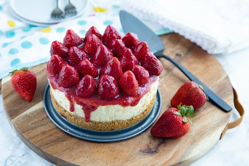 This cheesecake is a tasty way to sneak some berries into everyone's favorite dessert.  Right from your pressure cooker! #mustlovehomecooking