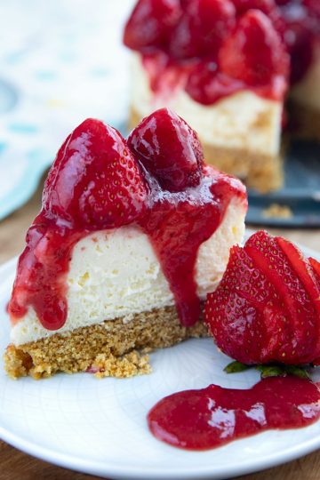 This cheesecake is a tasty way to sneak some berries into everyone's favorite dessert. Right from your pressure cooker! #mustlovehomecooking