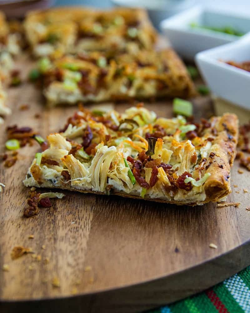 Shortcut ingredients like puff pastry, cooked chicken, chive cream cheese and bacon crumbles makes this Chicken Bacon Ranch Tart a quick dinner favorite! #mustlovehomecooking