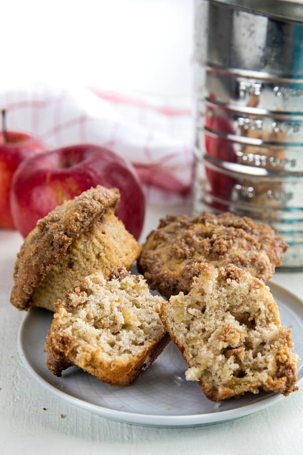 The BEST cinnamon spice apple muffins are filled with fresh apples, and piled high with a crisp, buttery crumb layer.