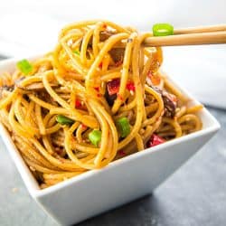 Instant Pot Sesame Garlic Pasta! Super easy recipe with simple ingredients - soy sauce, sesame oil, garlic, mushrooms, red peppers and spaghetti noodles. Vegan/Vegetarian #mustlovehomecooking