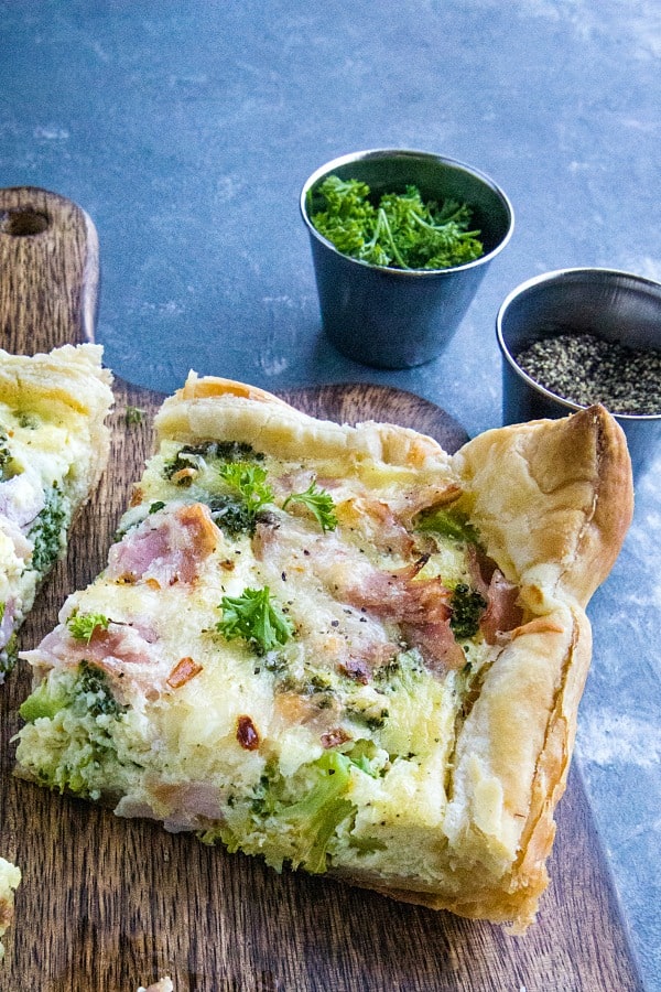 Using shortcut ingredients like puff pastry, this is a quick and simple quiche made with broccoli, ham and Swiss cheese. It's an easy brunch favorite! #mustlovehomecooking