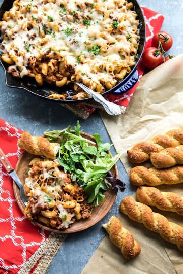 Best Ever Sloppy Joe Mac and Cheese has all the flavors of beefy sloppy joe wrapped in comforting cheesy pasta. It's two classics in one super easy skillet recipe! #mustlovehomecooking