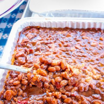 Grandma’s Real Southern Baked Beans is down home southern cooking at it’s best. Made with ingredients like bacon, roasted red pepper, molasses, brown sugar and cider vinegar, it's a family favorite! #mustlovehomecooking