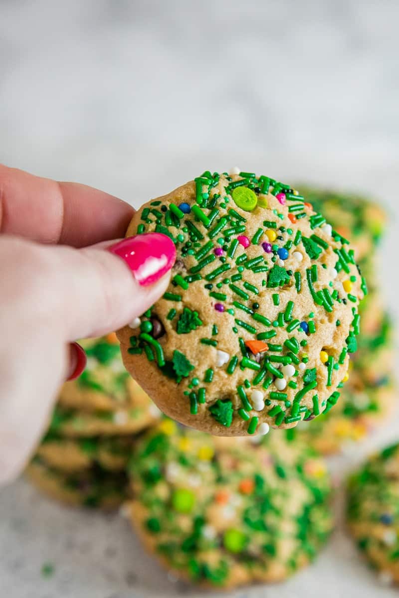 Sprinkle Chocolate Chip Peanut Butter Cookies with lots of peanut butter, mini chocolate chips and sprinkles make them so flavorful and festive for the holidays. #mustlovehomecooking