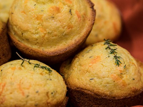 Moist and filling with just the right balance of herby cheesiness. Perfect for snacking or a cozy side for your favorite soup.#mustlovehomecooking