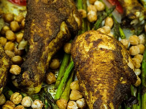 Super easy Sheet Pan Moroccan Chicken are tasty spiced chicken legs perfectly crispy on the outside and deliciously succulent on the inside. #mustlovehomecooking