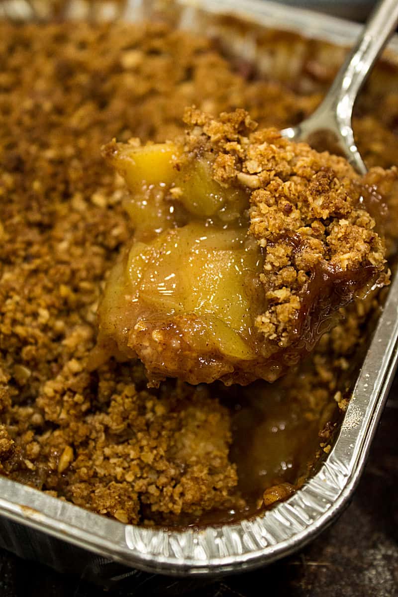 Freezer Apple Crisp Recipe, ready to bake frozen dessert made with crisp chunks of apple, spices and a crispy oatmeal crust. #mustlovehomecooking