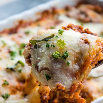 Dinner made easy with an easy freezer meal beef and cheese ravioli made with simple ingredients and a dash of spice. #mustlovehomecooking