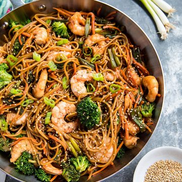 Quick and easy pan fried shrimp and vegetables, tossed with pasta and coated with an addictive spicy sesame sauce. #mustlovehomecooking