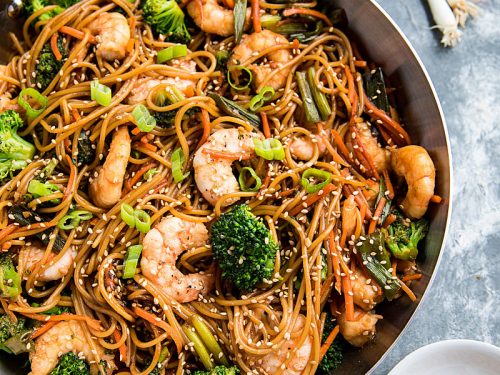 Quick and easy pan fried shrimp and vegetables, tossed with pasta and coated with an addictive spicy sesame sauce. #mustlovehomecooking