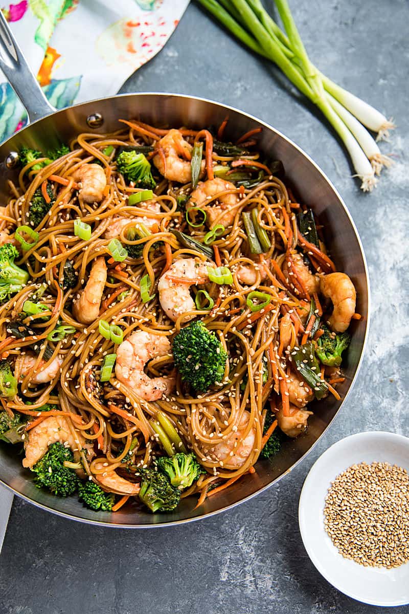 Quick and easy pan fried shrimp and vegetables, tossed with pasta and coated with an addictive spicy sesame sauce. #mustlovehomecooking