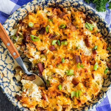 Easy Oven Hash Browns, crispy golden and loaded with bacon and cheese, are the stuff of breakfast dreams. #mustlovehomecooking