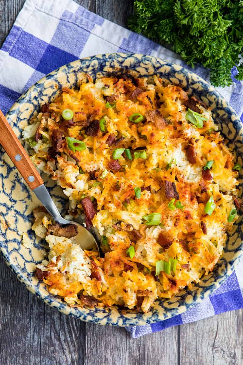 Easy Oven Hash Browns, crispy golden and loaded with bacon and cheese, are the stuff of breakfast dreams. #mustlovehomecooking