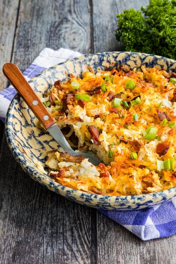 Easy Oven Hash Browns, crispy golden and loaded with bacon and cheese, are the stuff of breakfast dreams. #mustlovehomecooking