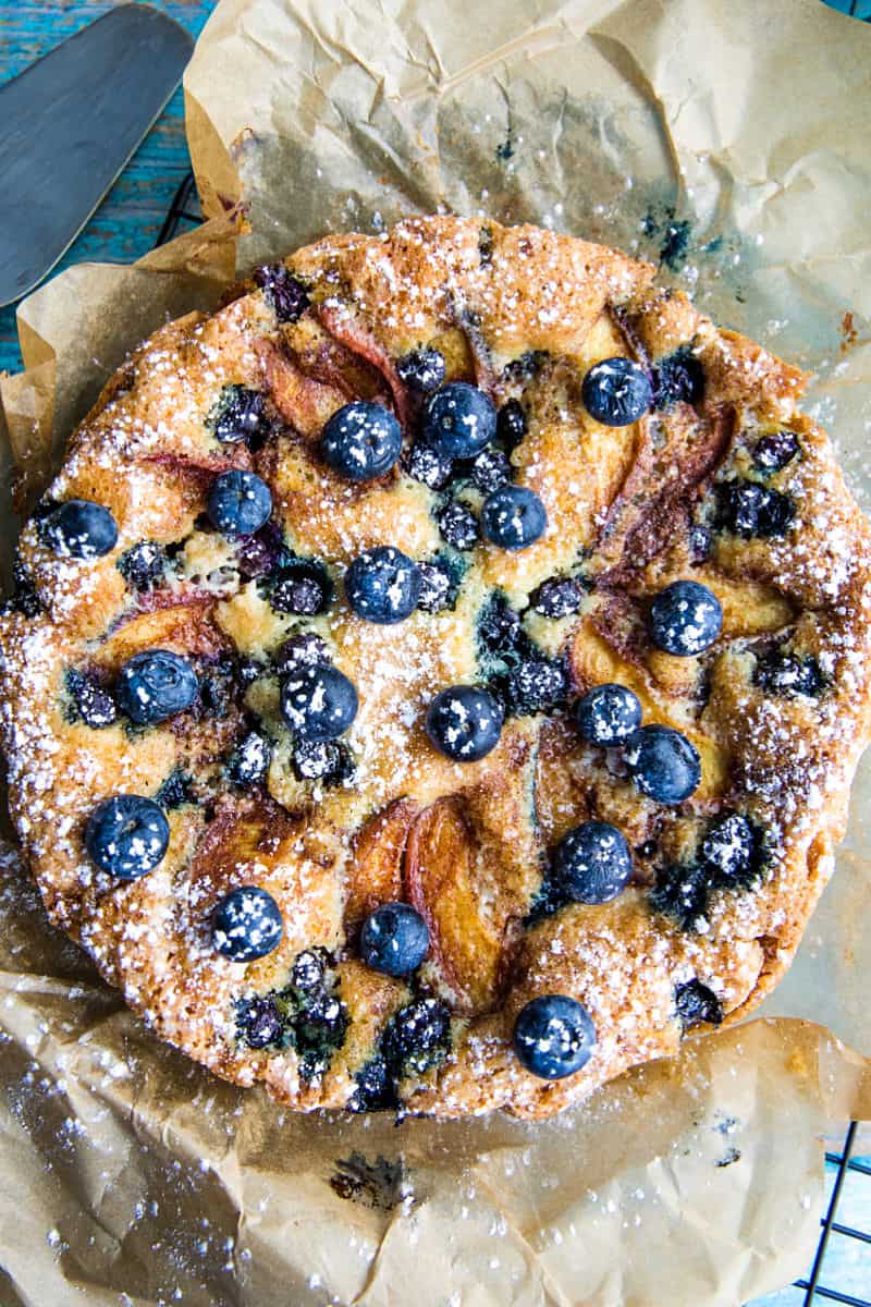 With bursting blueberries and fresh nectarines, this simple Blueberry Nectarine Cake is totally delish. No leftovers here #mustlovehomecooking