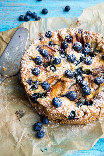 With bursting blueberries and fresh nectarines, this simple Blueberry Nectarine Cake is totally delish. No leftovers here #mustlovehomecooking
