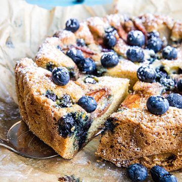 With bursting blueberries and fresh nectarines, this simple Blueberry Nectarine Cake is totally delish. No leftovers here #mustlovehomecooking