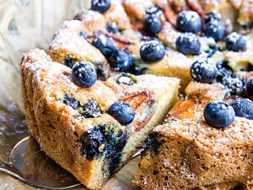 With bursting blueberries and fresh nectarines, this simple Blueberry Nectarine Cake is totally delish. No leftovers here #mustlovehomecooking