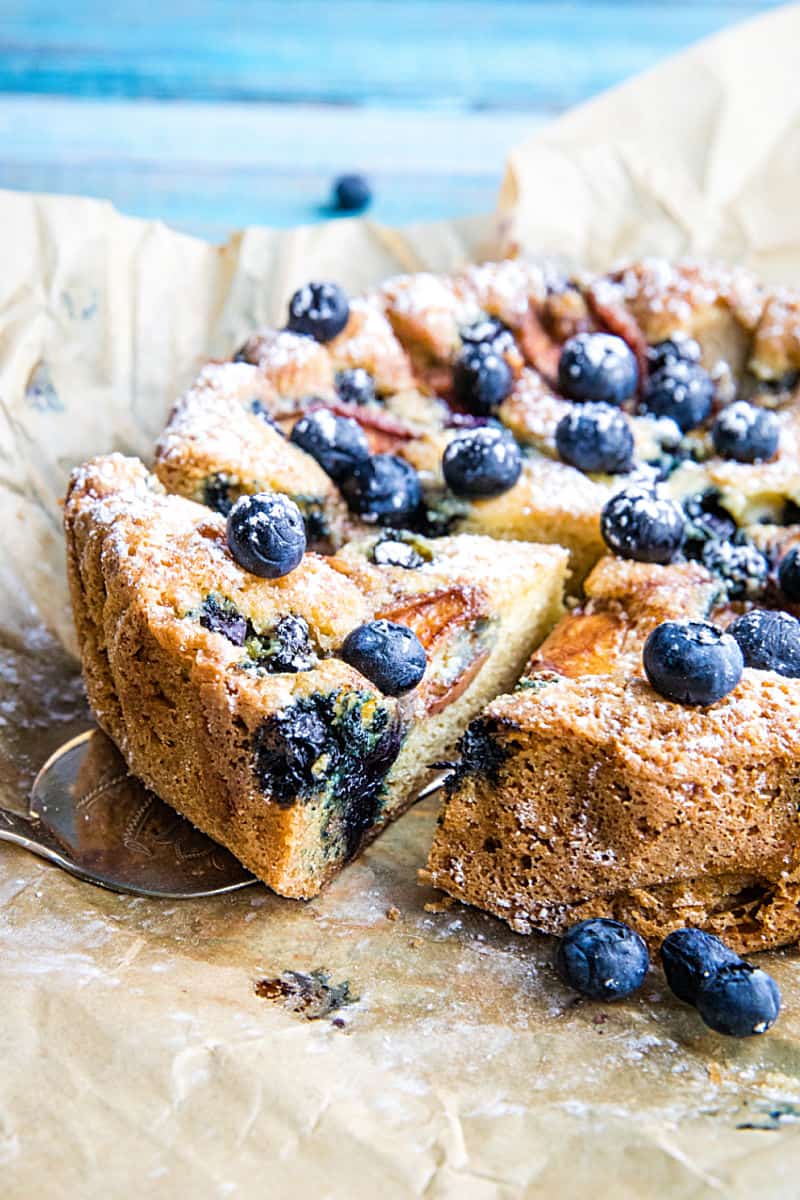 With bursting blueberries and fresh nectarines, this simple Blueberry Nectarine Cake is totally delish. No leftovers here #mustlovehomecooking