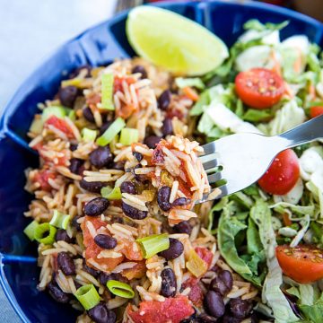 Instant Pot Black Beans and Rice is made quick and easy using a pressure cooker. Mildly spicy with green chilies and garlic, it's made from pantry staples and ready to serve in minutes. #mustlovehomecooking