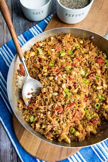 Peruvian Fried Rice is rice, eggs and veggies coated with a flavor bursting sauce of soy, ginger and cumin. Delicious! #mustlovehomecooking