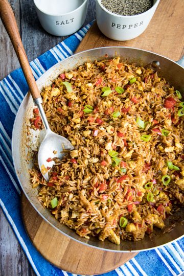 Peruvian Fried Rice is rice, eggs and veggies coated with a flavor bursting sauce of soy, ginger and cumin. Delicious! #mustlovehomecooking