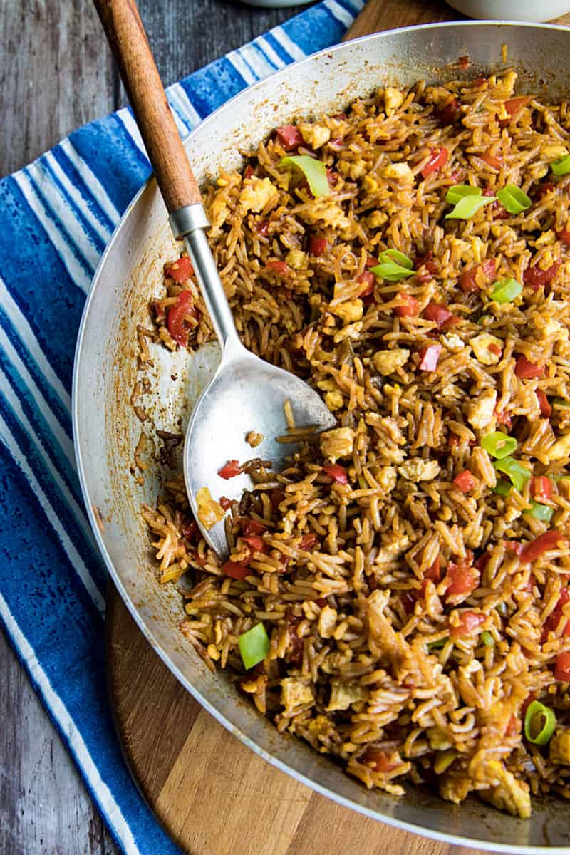 Peruvian Fried Rice is rice, eggs and veggies coated with a flavor bursting sauce of soy, ginger and cumin. Delicious! #mustlovehomecooking