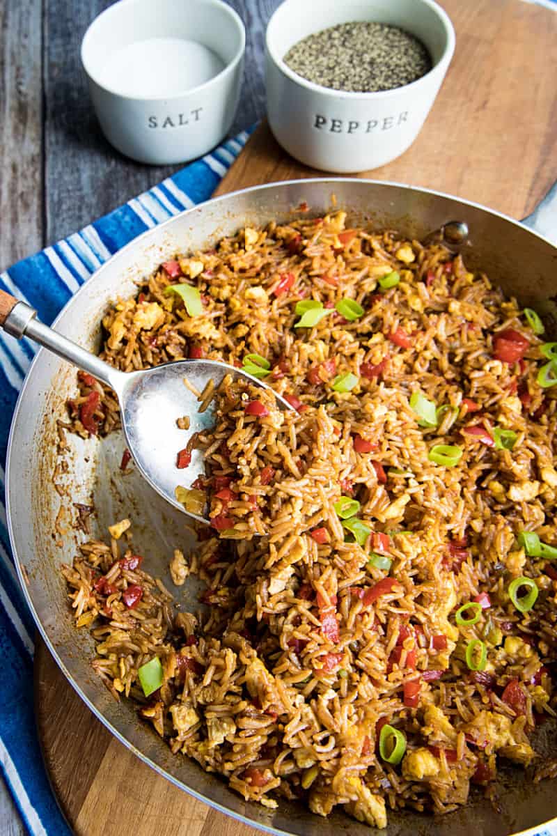 Peruvian Fried Rice is rice, eggs and veggies coated with a flavor bursting sauce of soy, ginger and cumin. Delicious! #mustlovehomecooking